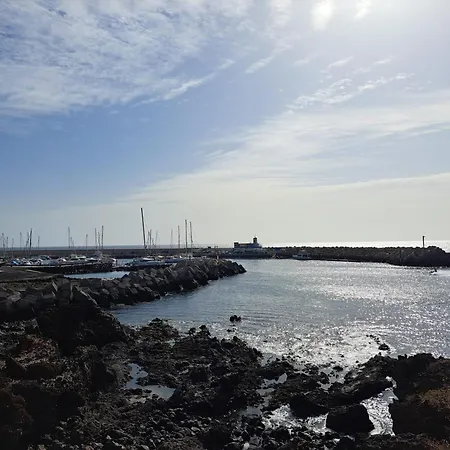 Ocean Front Line Golf And Sport Sun Bay Hébergement de vacances *