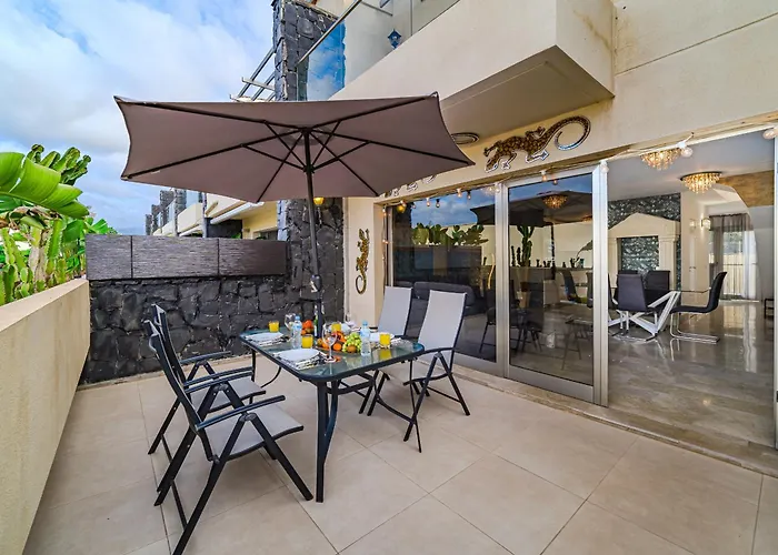 Ocean Front Line Golf And Sport Sun Bay Hébergement de vacances